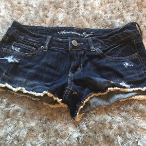 Denim short with ruffle lace